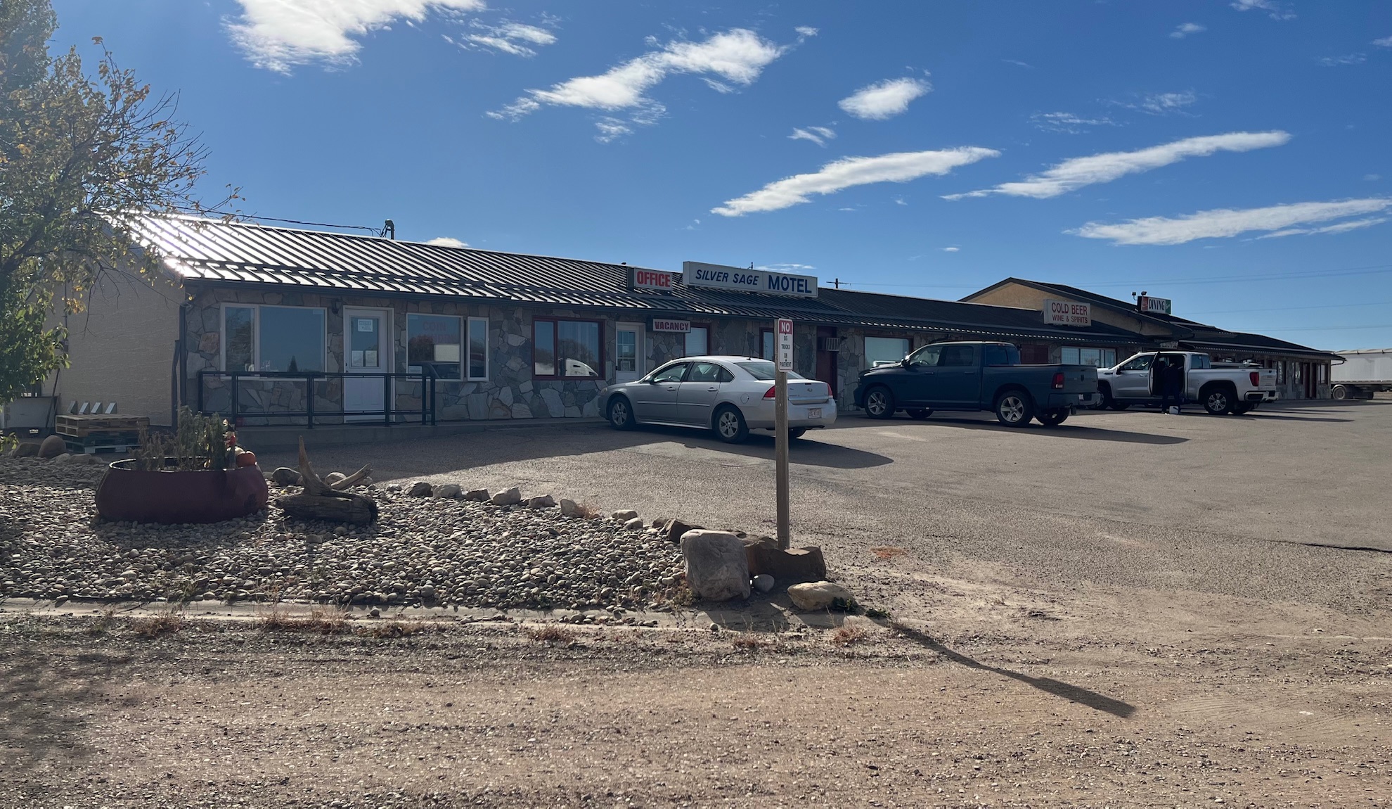 Silver Sage Motel - Road Sign, Bow Island AB