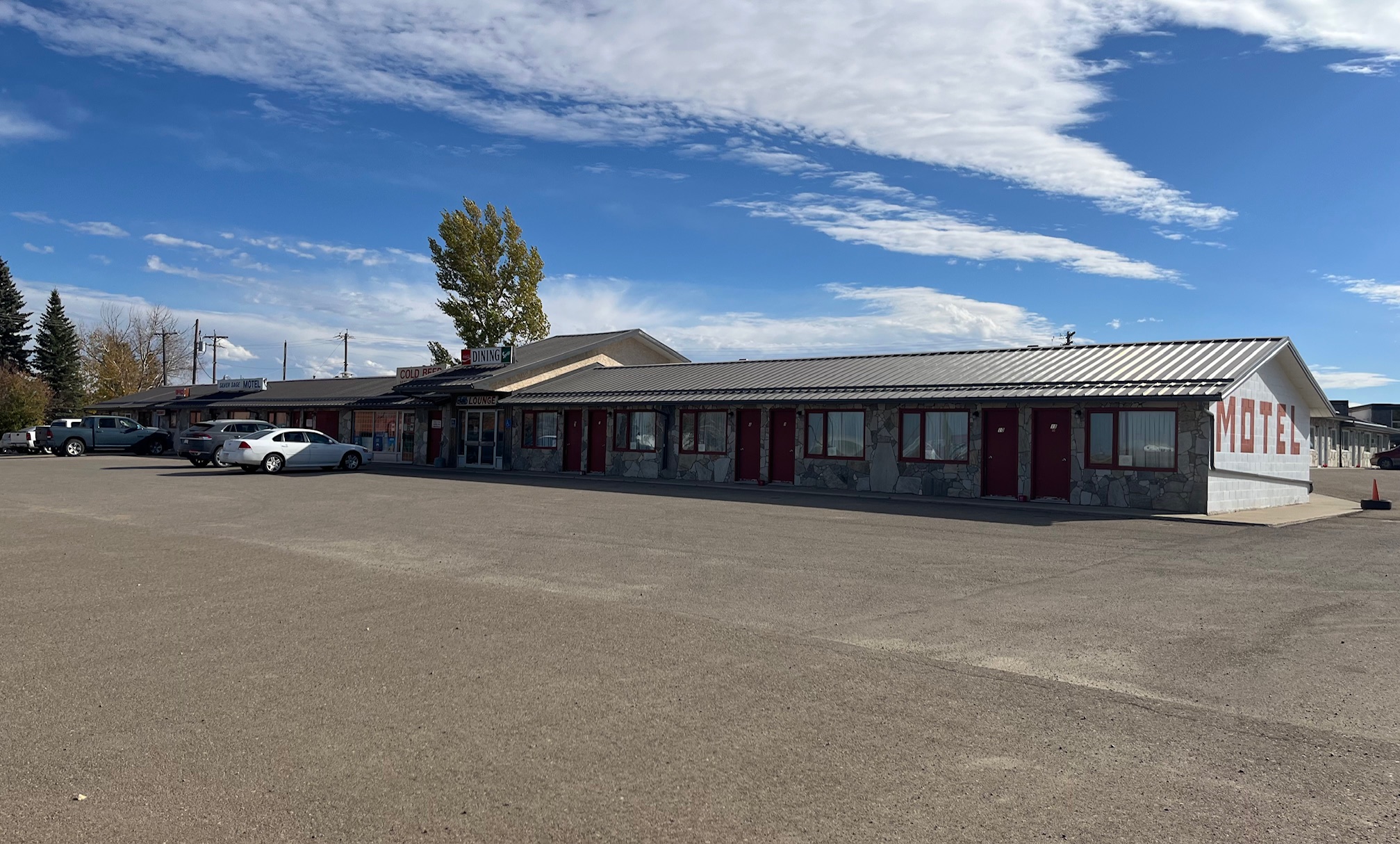 Silver Sage Motel - Guest Rooms Exterior, Bow Island AB