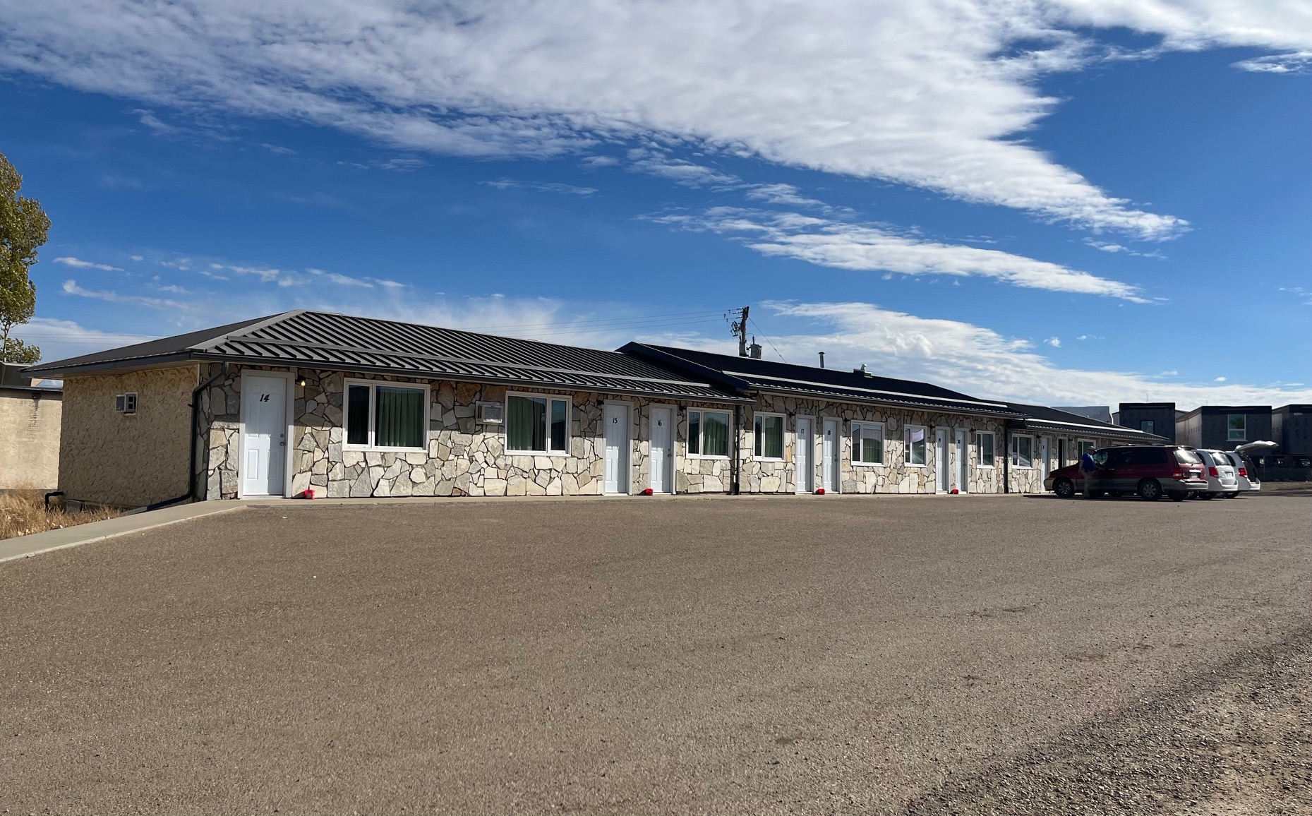 Silver Sage Motel - Full Complex Exterior, Bow Island AB